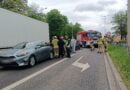 Kolizja trzech aut na głównej drodze Leszna. Jeden z kierowców trafił do szpitala (zdjęcia)